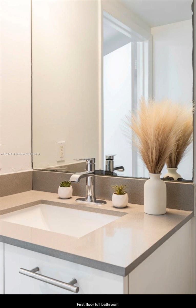 41 SE 5th St 2207, Miami, Florida 33131, 2 Bedrooms Bedrooms, ,2 BathroomsBathrooms,Residentiallease,For Rent,41 SE 5th St 2207,A11524514