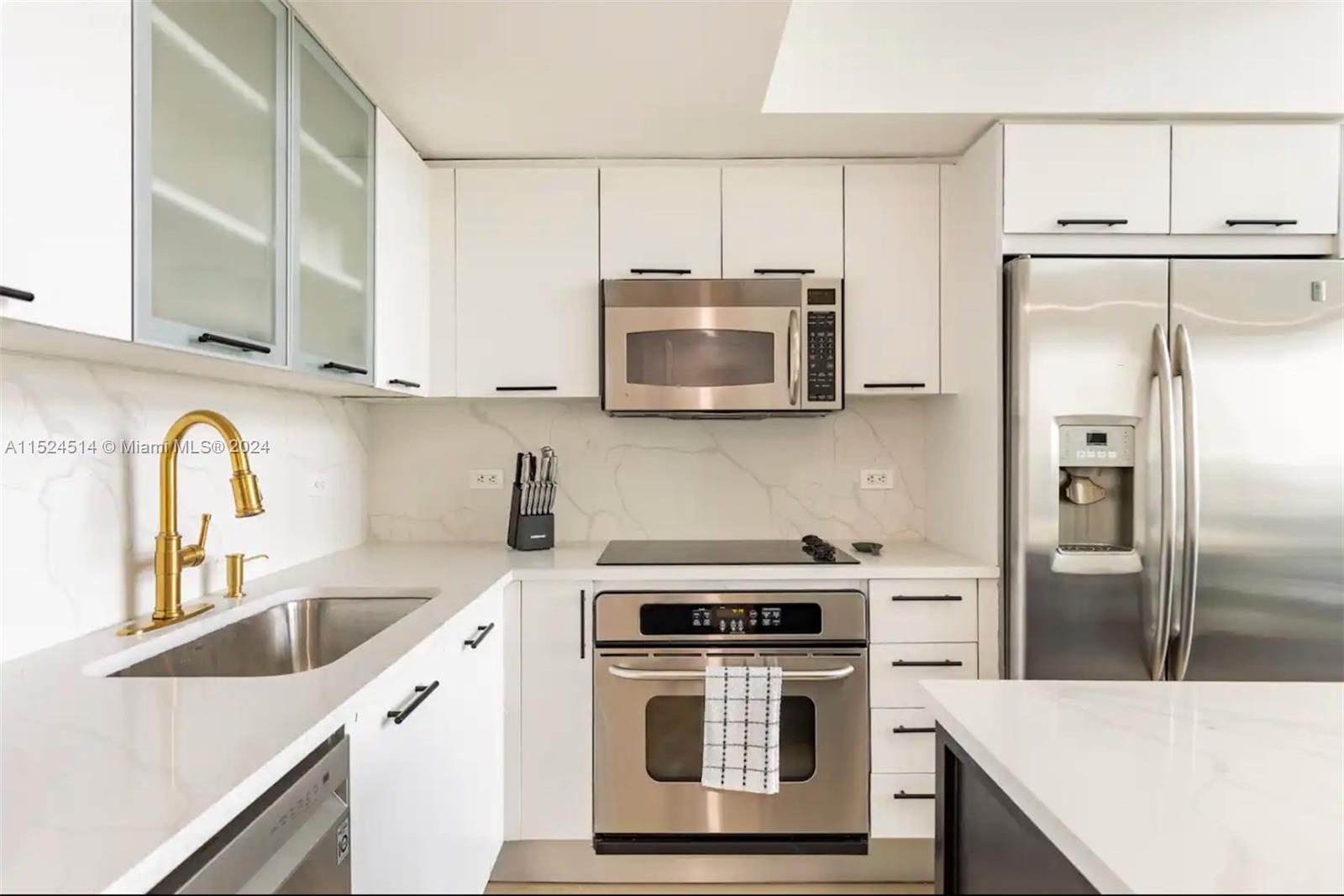 41 SE 5th St 2207, Miami, Florida 33131, 2 Bedrooms Bedrooms, ,2 BathroomsBathrooms,Residentiallease,For Rent,41 SE 5th St 2207,A11524514
