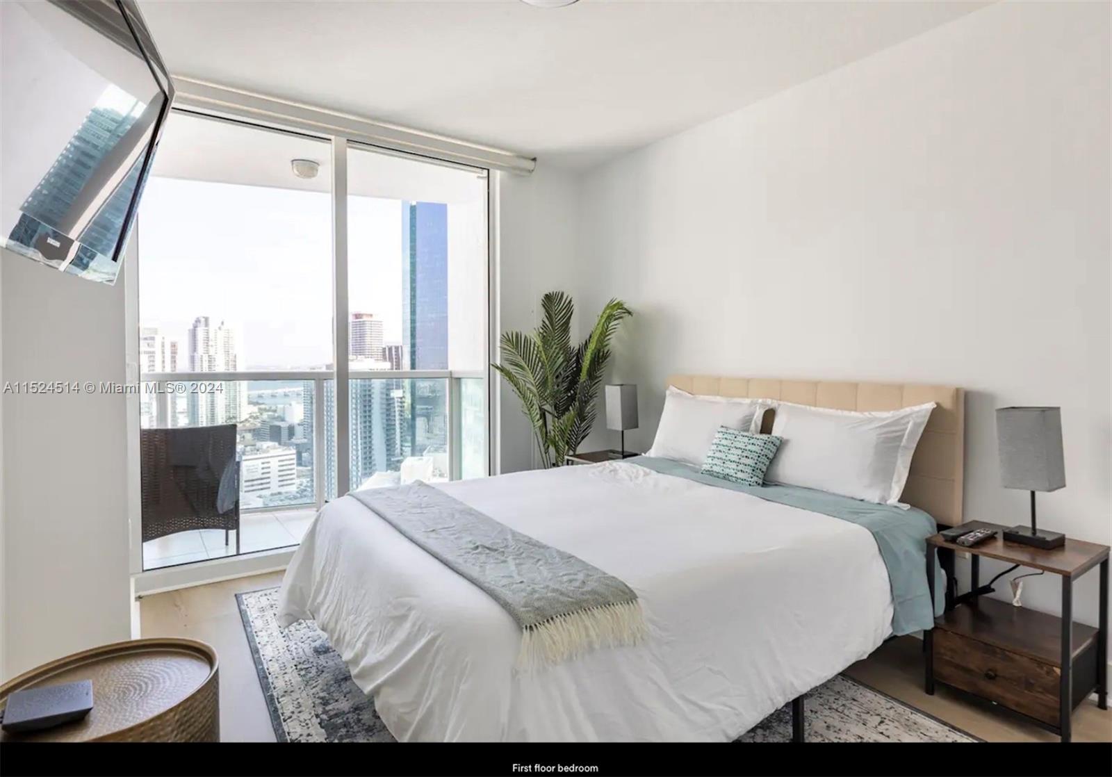 41 SE 5th St 2207, Miami, Florida 33131, 2 Bedrooms Bedrooms, ,2 BathroomsBathrooms,Residentiallease,For Rent,41 SE 5th St 2207,A11524514