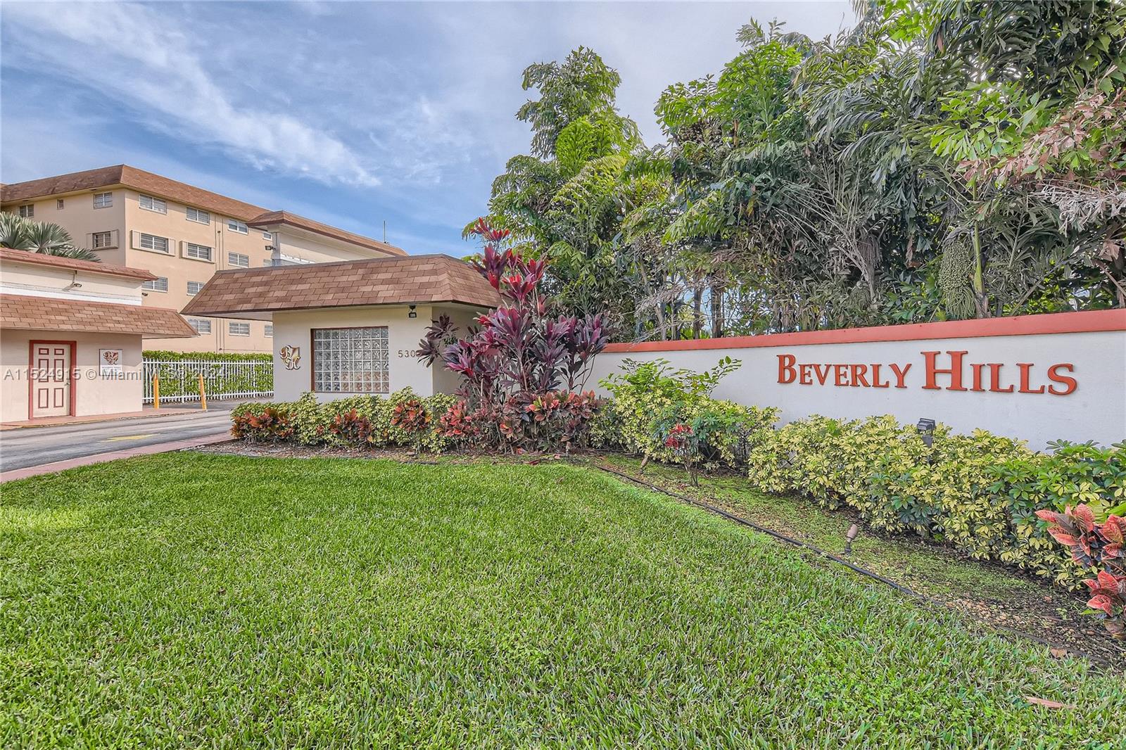 5300 Washington St E206, Hollywood, Florida 33021, 1 Bedroom Bedrooms, ,1 BathroomBathrooms,Residential,For Sale,5300 Washington St E206,A11524915