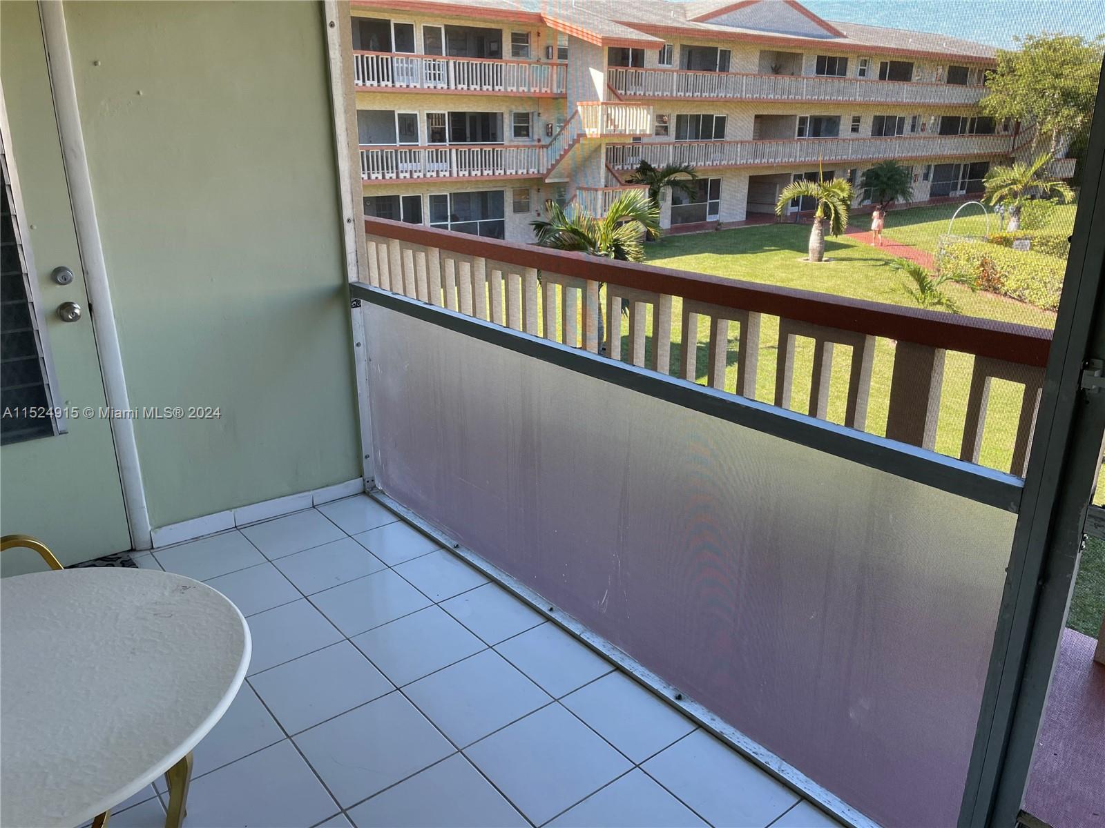 5300 Washington St E206, Hollywood, Florida 33021, 1 Bedroom Bedrooms, ,1 BathroomBathrooms,Residential,For Sale,5300 Washington St E206,A11524915