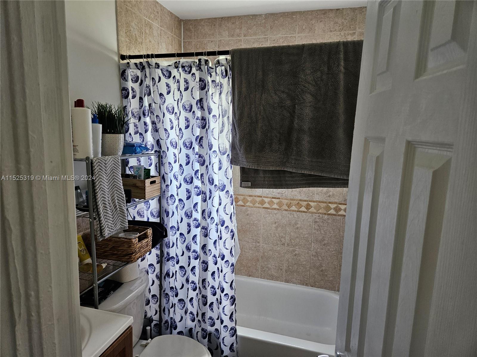 5801 NE 3rd Ave, Oakland Park, Florida 33334, 3 Bedrooms Bedrooms, ,2 BathroomsBathrooms,Residential,For Sale,5801 NE 3rd Ave,A11525319