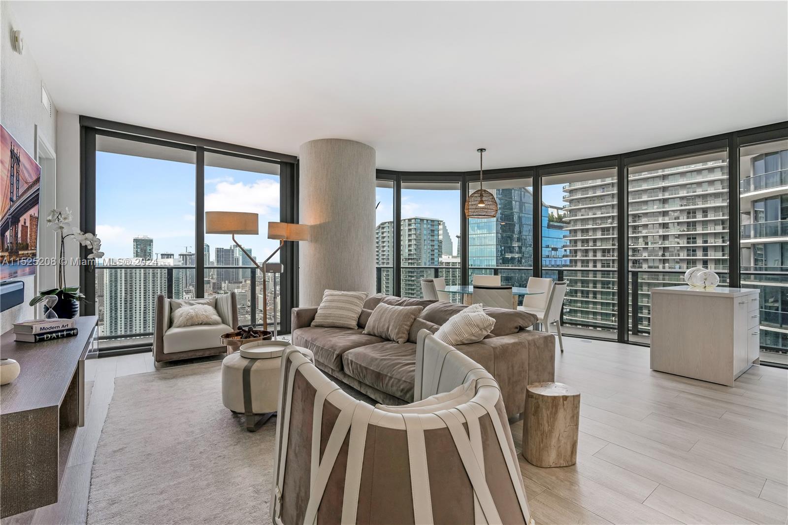 55 SW 9th St 4001, Miami, Florida 33130, 3 Bedrooms Bedrooms, ,3 BathroomsBathrooms,Residentiallease,For Rent,55 SW 9th St 4001,A11525208
