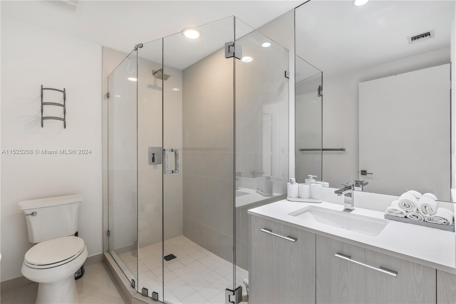 55 SW 9th St 4001, Miami, Florida 33130, 3 Bedrooms Bedrooms, ,3 BathroomsBathrooms,Residentiallease,For Rent,55 SW 9th St 4001,A11525208