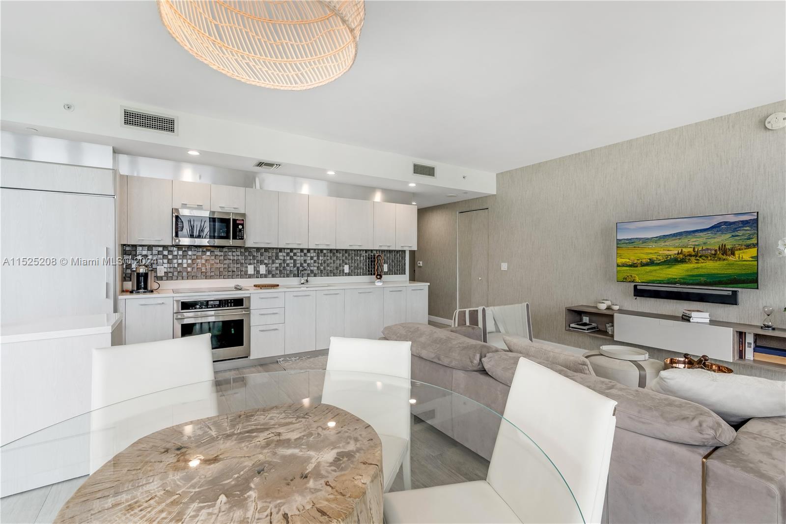 55 SW 9th St 4001, Miami, Florida 33130, 3 Bedrooms Bedrooms, ,3 BathroomsBathrooms,Residentiallease,For Rent,55 SW 9th St 4001,A11525208
