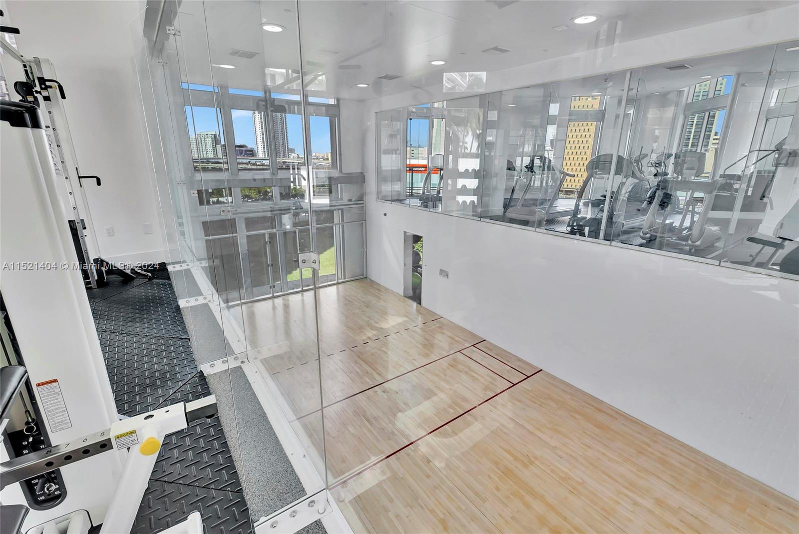 Raquetball/Squash court