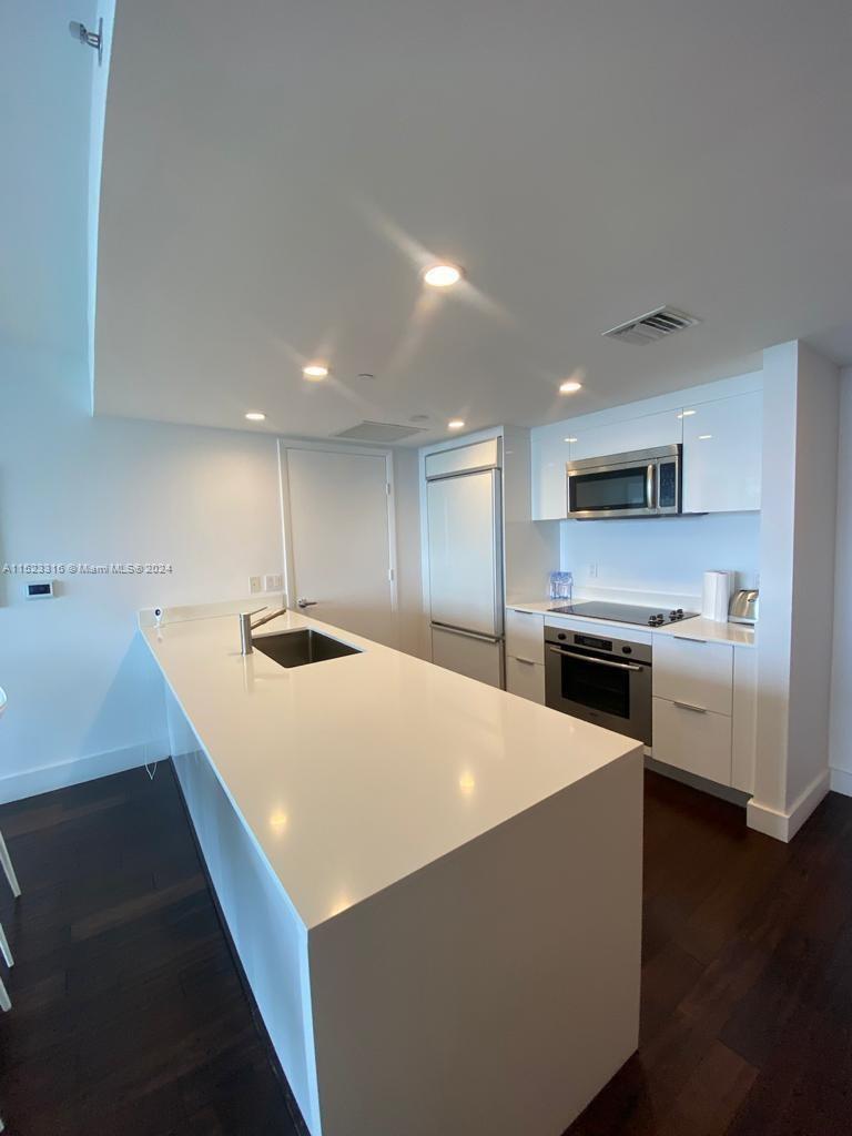 50 Biscayne Blvd 3606, Miami, Florida 33132, 2 Bedrooms Bedrooms, ,2 BathroomsBathrooms,Residentiallease,For Rent,50 Biscayne Blvd 3606,A11523316