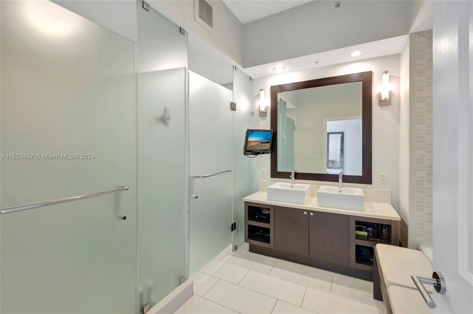 5300 NW 87th Ave 709, Doral, Florida 33178, 1 Bedroom Bedrooms, ,2 BathroomsBathrooms,Residential,For Sale,5300 NW 87th Ave 709,A11525437