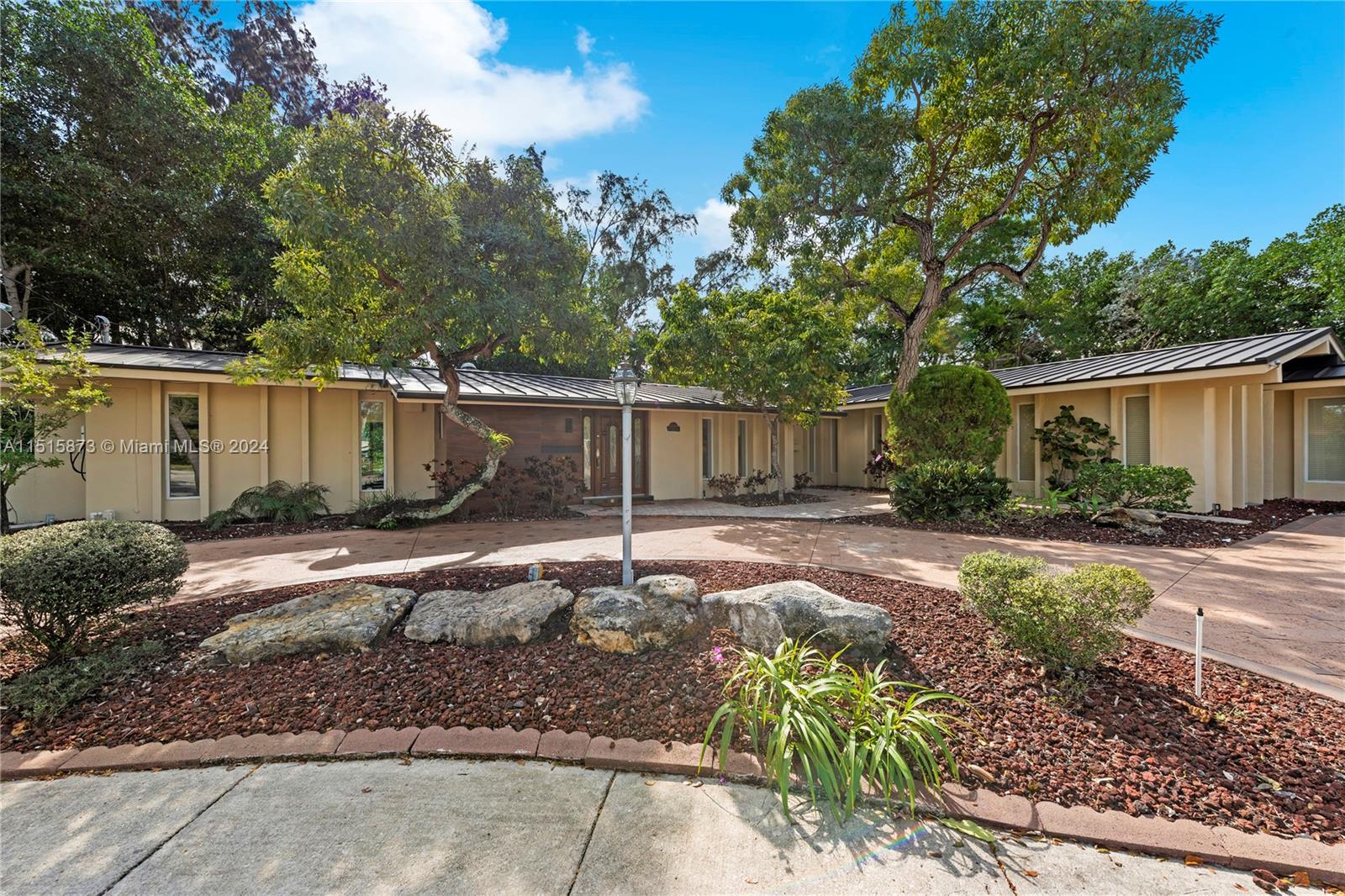 19860 NE 24th Ct, Miami, Florida 33180, 6 Bedrooms Bedrooms, ,3 BathroomsBathrooms,Residentiallease,For Rent,19860 NE 24th Ct,A11515873