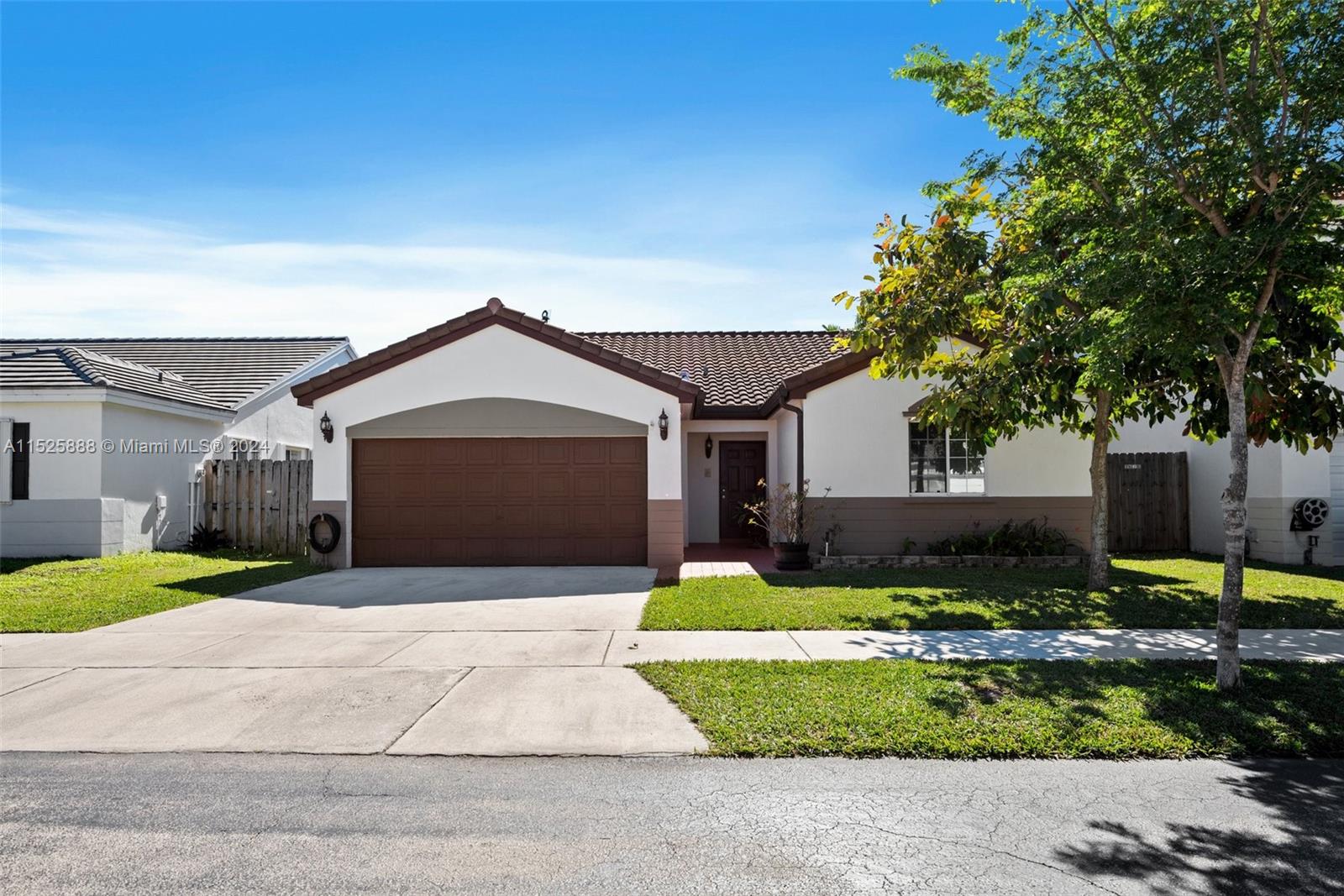 15776 SW 74th Ln  For Sale A11525888, FL