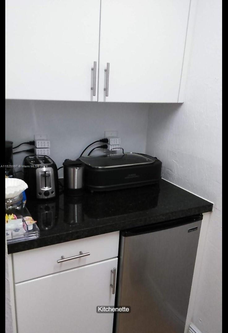 Hollywood, Florida 33019, ,1 BathroomBathrooms,Residentiallease,For Rent,A11525997