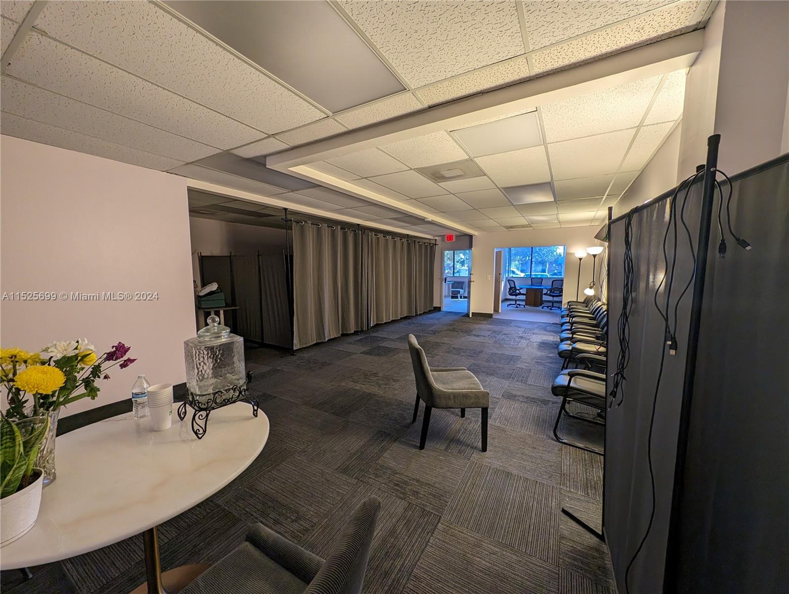 Large Open Area/Bull Pen