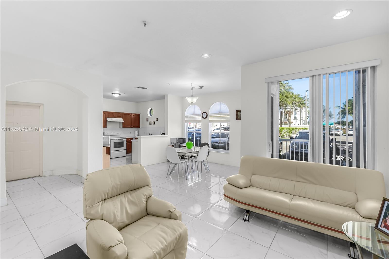 4381 SW 160th Ave 101, Miramar, Florida 33027, 3 Bedrooms Bedrooms, ,2 BathroomsBathrooms,Residentiallease,For Rent,4381 SW 160th Ave 101,A11525942