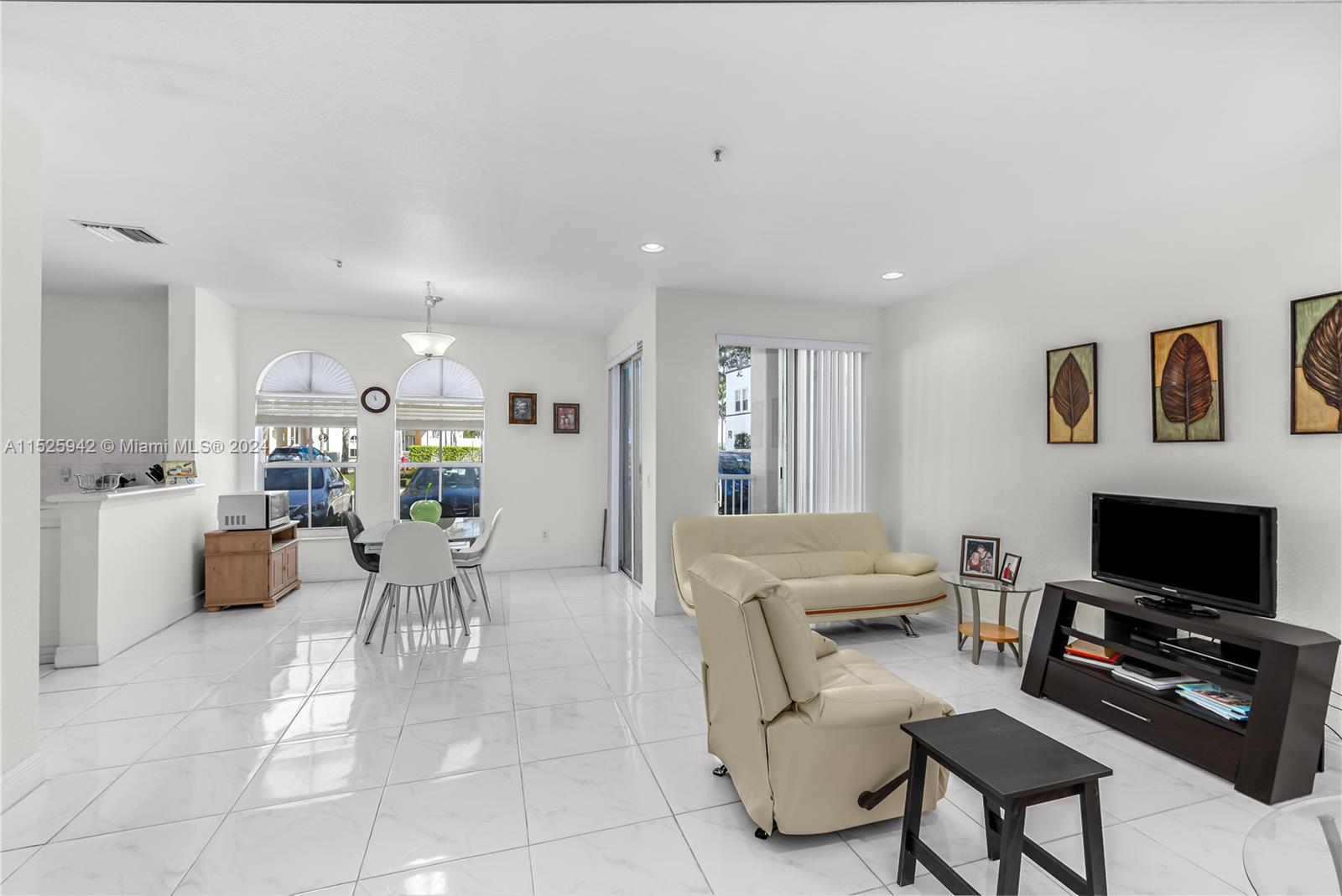 4381 SW 160th Ave 101, Miramar, Florida 33027, 3 Bedrooms Bedrooms, ,2 BathroomsBathrooms,Residentiallease,For Rent,4381 SW 160th Ave 101,A11525942