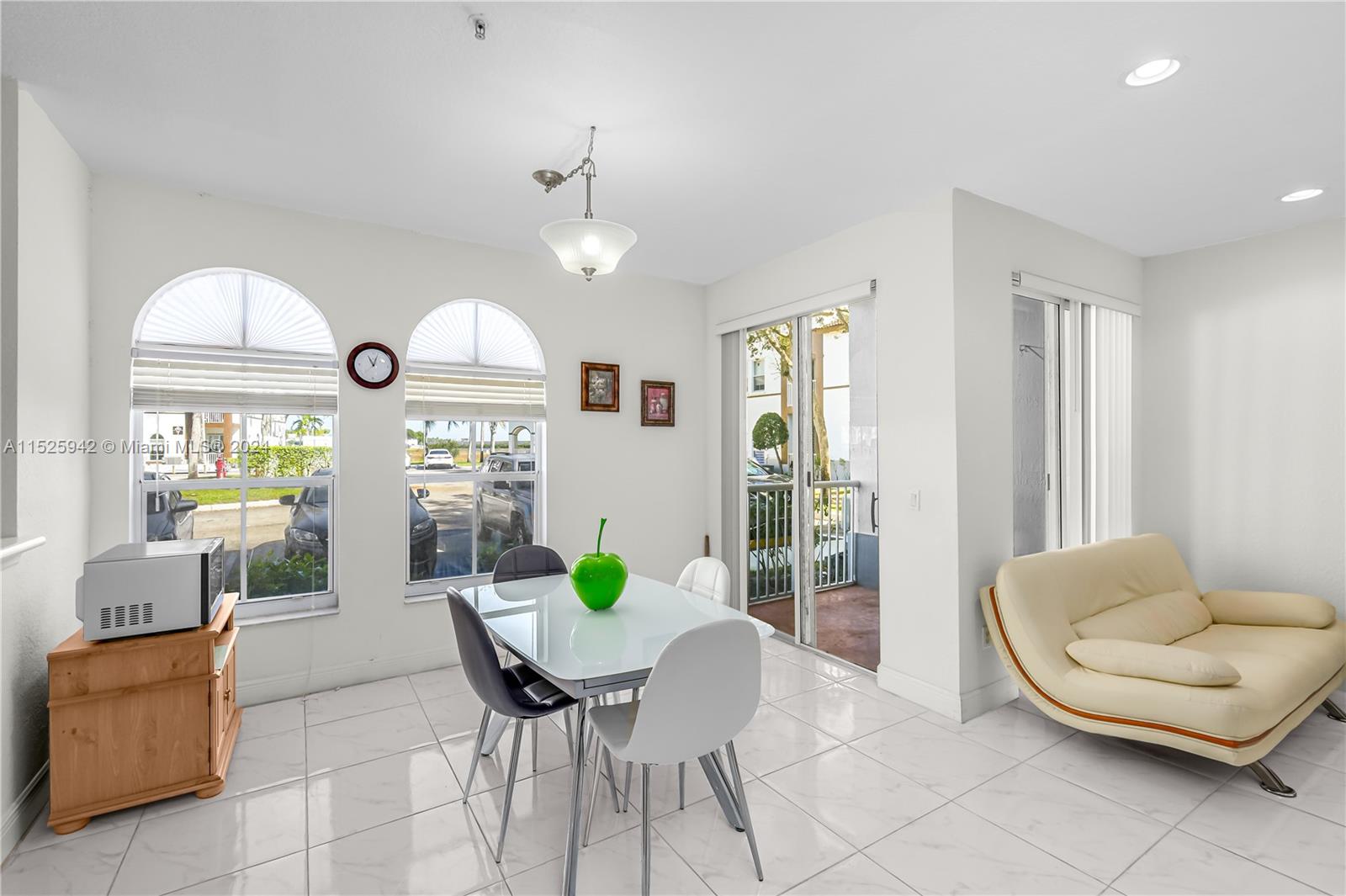 4381 SW 160th Ave 101, Miramar, Florida 33027, 3 Bedrooms Bedrooms, ,2 BathroomsBathrooms,Residentiallease,For Rent,4381 SW 160th Ave 101,A11525942