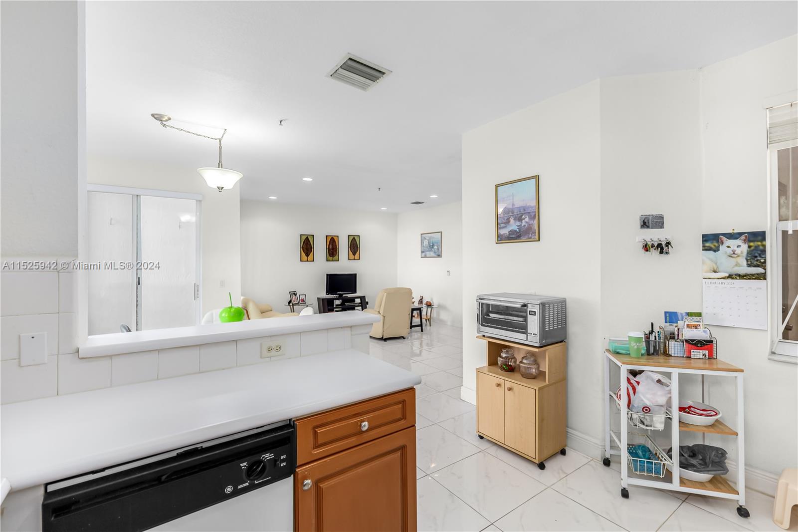 4381 SW 160th Ave 101, Miramar, Florida 33027, 3 Bedrooms Bedrooms, ,2 BathroomsBathrooms,Residentiallease,For Rent,4381 SW 160th Ave 101,A11525942
