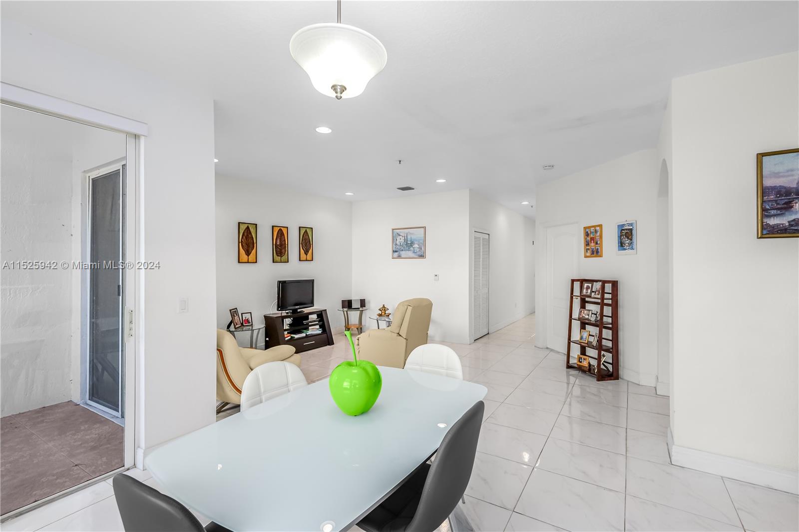 4381 SW 160th Ave 101, Miramar, Florida 33027, 3 Bedrooms Bedrooms, ,2 BathroomsBathrooms,Residentiallease,For Rent,4381 SW 160th Ave 101,A11525942