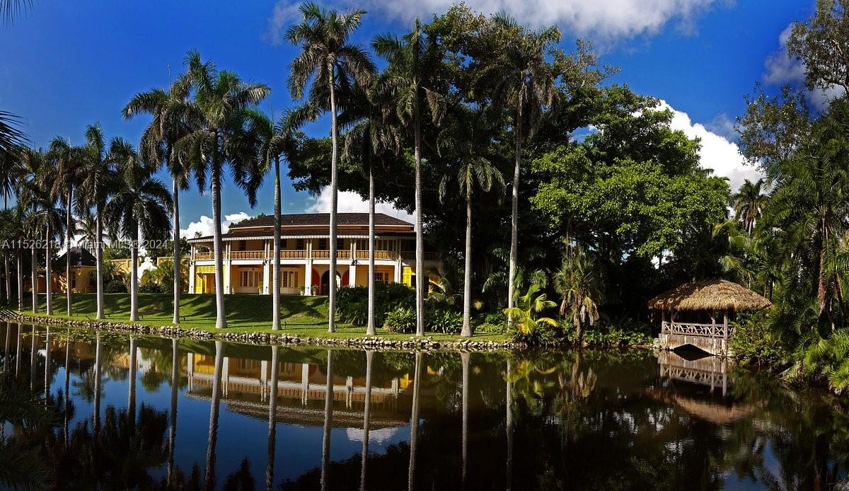 Tourist attractions nearby