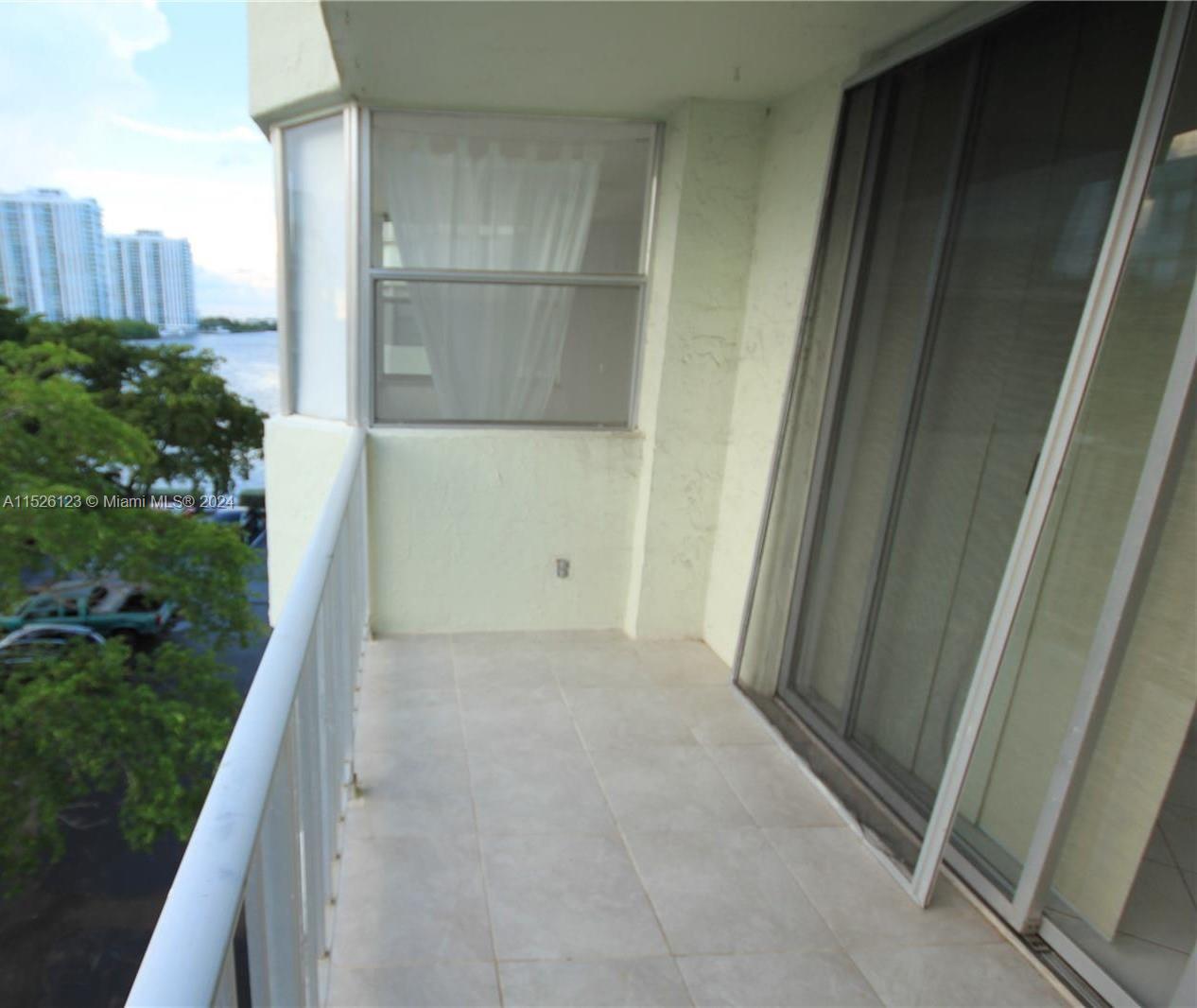 16558 NE 26th Ave 4H, North Miami Beach, Florida 33160, 1 Bedroom Bedrooms, ,1 BathroomBathrooms,Residential,For Sale,16558 NE 26th Ave 4H,A11526123