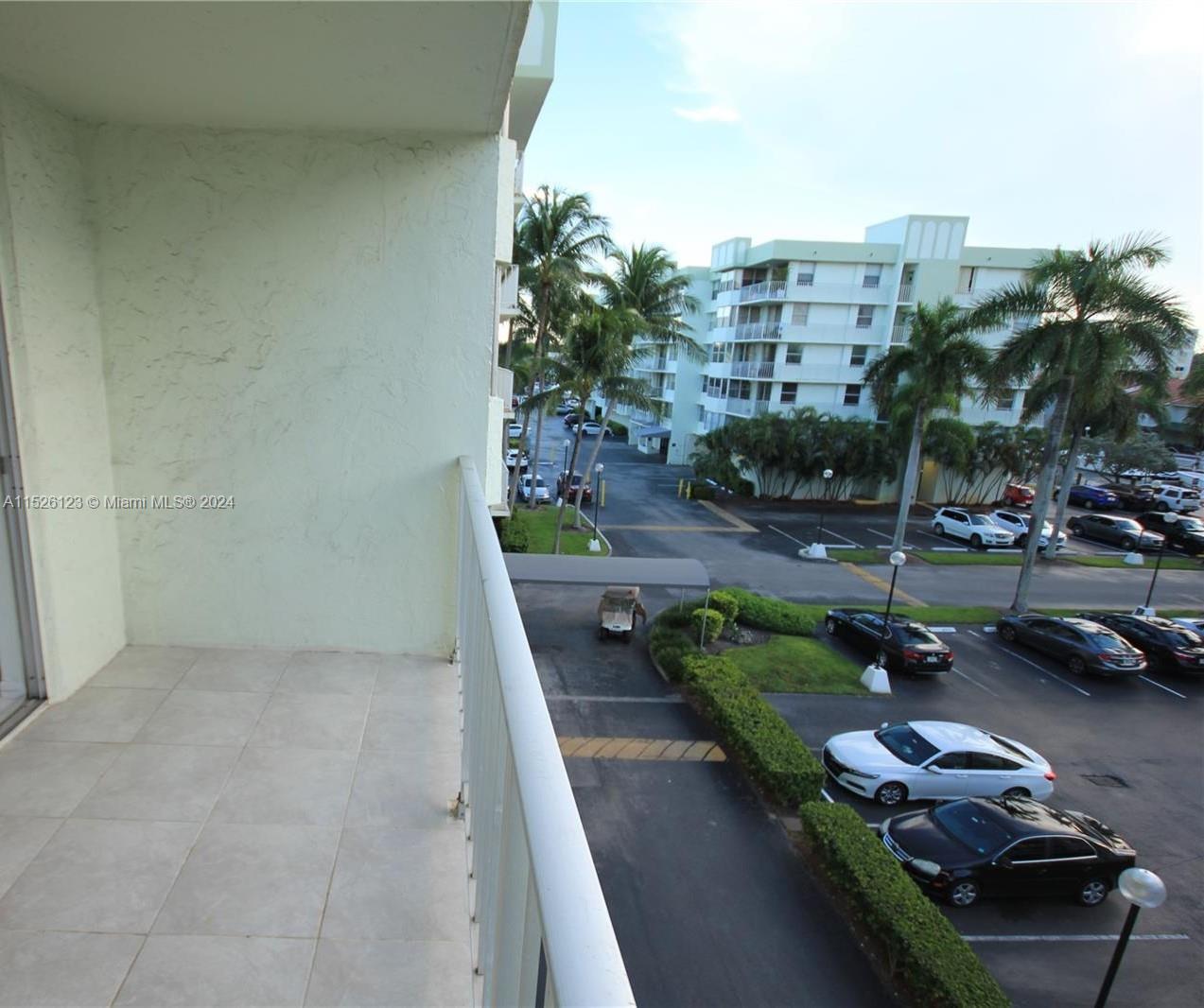 16558 NE 26th Ave 4H, North Miami Beach, Florida 33160, 1 Bedroom Bedrooms, ,1 BathroomBathrooms,Residential,For Sale,16558 NE 26th Ave 4H,A11526123