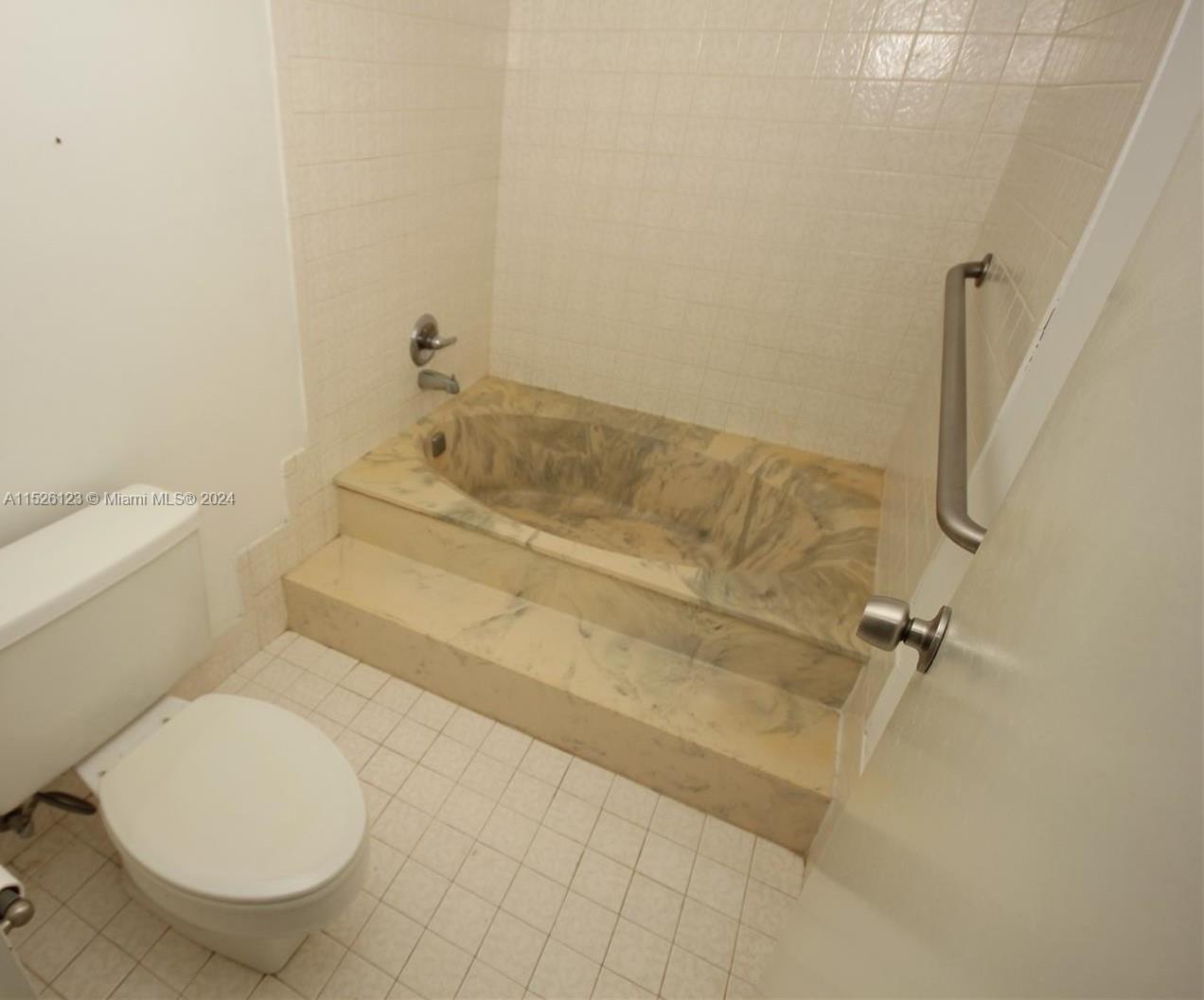 16558 NE 26th Ave 4H, North Miami Beach, Florida 33160, 1 Bedroom Bedrooms, ,1 BathroomBathrooms,Residential,For Sale,16558 NE 26th Ave 4H,A11526123
