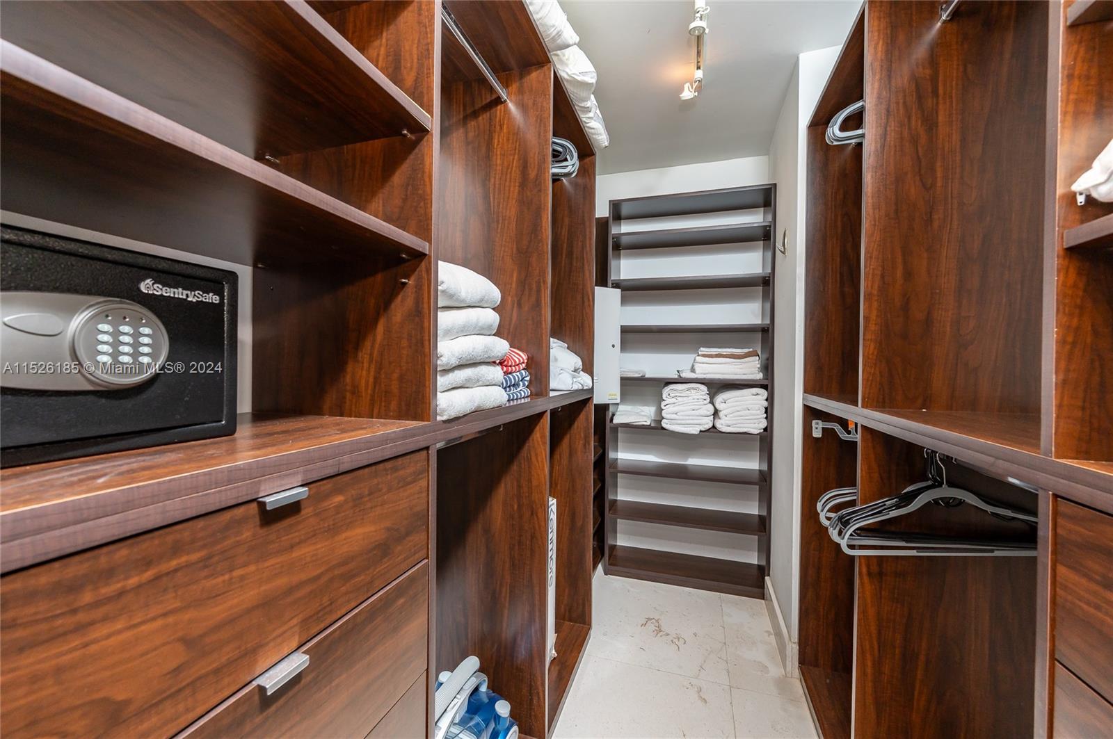 10275 Collins Ave 217, Bal Harbour, Florida 33154, 2 Bedrooms Bedrooms, ,2 BathroomsBathrooms,Residential,For Sale,10275 Collins Ave 217,A11526185