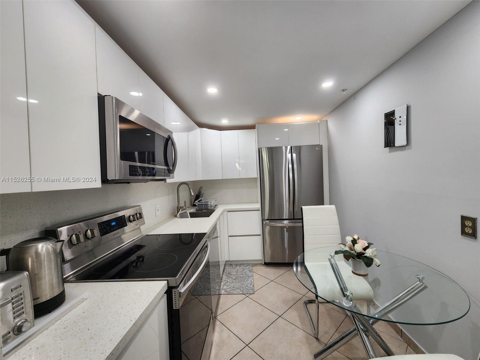 6969 Collins Ave 404, Miami Beach, Florida 33141, 1 Bedroom Bedrooms, ,1 BathroomBathrooms,Residential,For Sale,6969 Collins Ave 404,A11526255