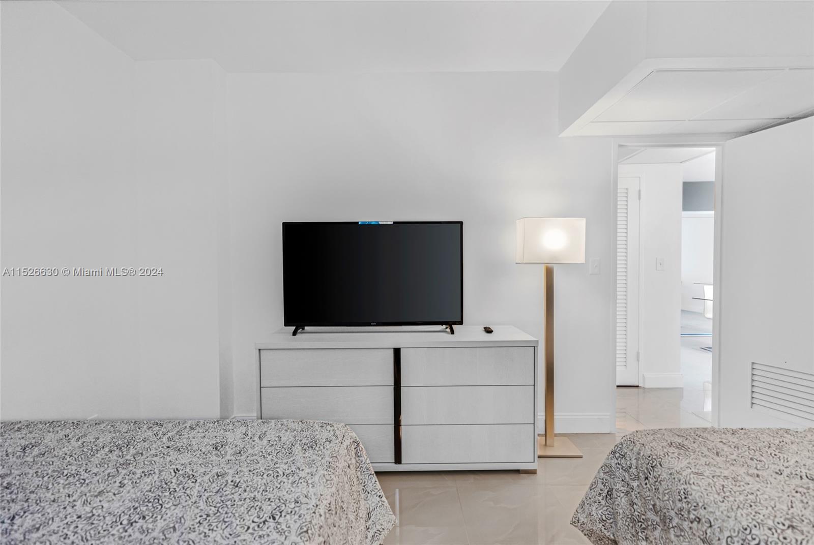 3801 S Ocean Dr 9R, Hollywood, Florida 33019, 1 Bedroom Bedrooms, ,1 BathroomBathrooms,Residential,For Sale,3801 S Ocean Dr 9R,A11526630