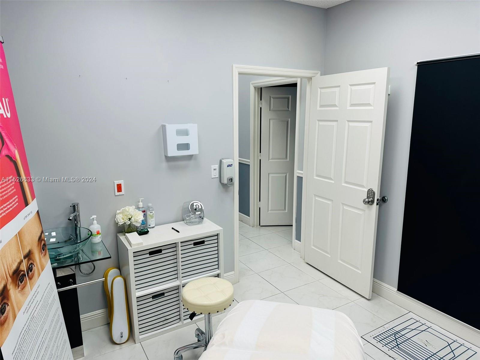 701 W Hallandale Beach Blvd 104, Hallandale Beach, Florida 33009, ,Commerciallease,For Rent,701 W Hallandale Beach Blvd 104,A11526633