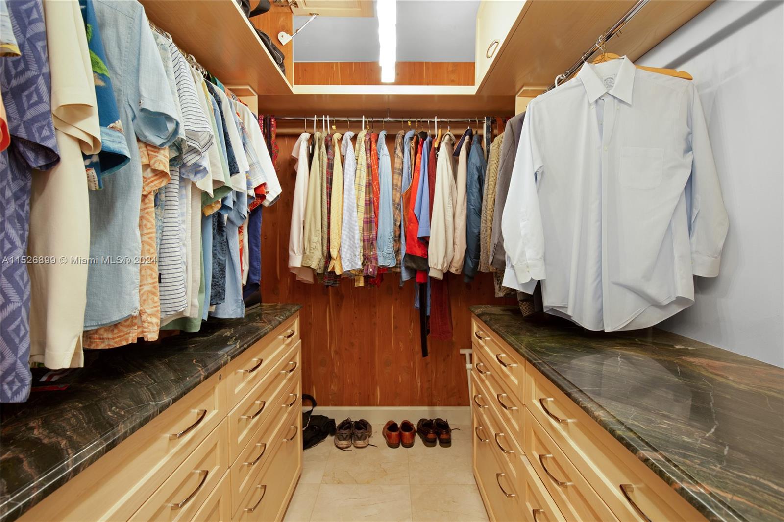 Principal Walk-in Closet