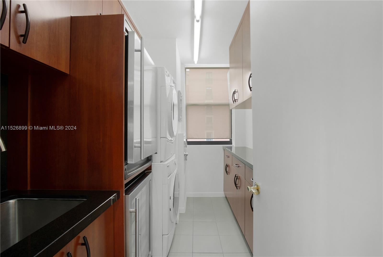 700 Coral Way 3, Coral Gables, Florida 33134, 3 Bedrooms Bedrooms, ,3 BathroomsBathrooms,Residential,For Sale,700 Coral Way 3,A11526899