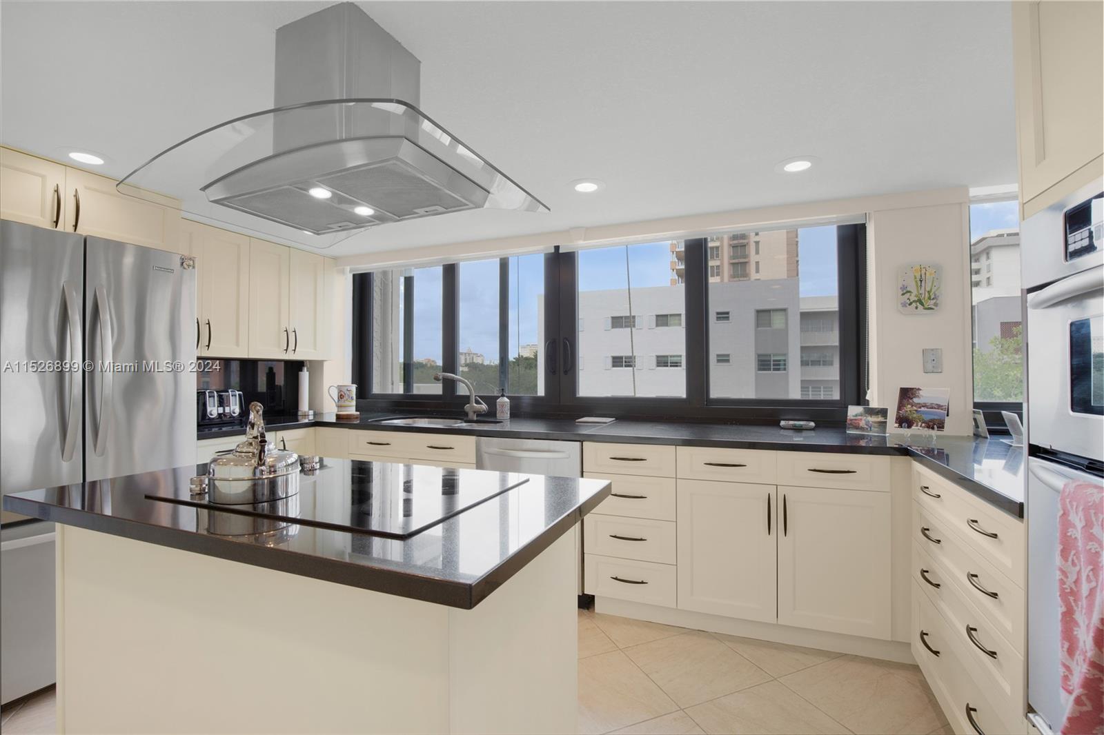 700 Coral Way 3, Coral Gables, Florida 33134, 3 Bedrooms Bedrooms, ,3 BathroomsBathrooms,Residential,For Sale,700 Coral Way 3,A11526899