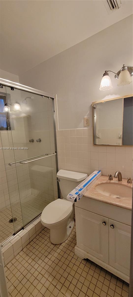 North Miami Beach, Florida 33162, 2 Bedrooms Bedrooms, ,2 BathroomsBathrooms,Residentiallease,For Rent,A11527097