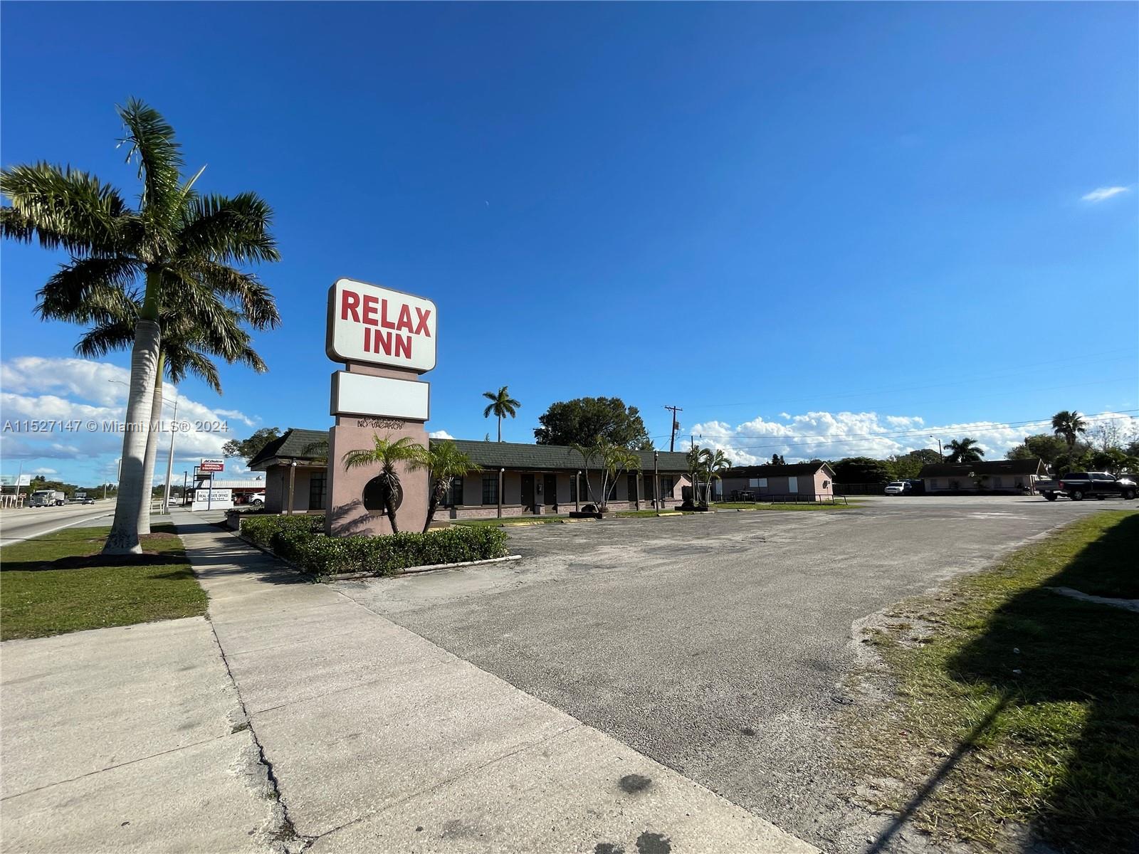 820 E SUGARLAND 1, Clewiston, FL 33440