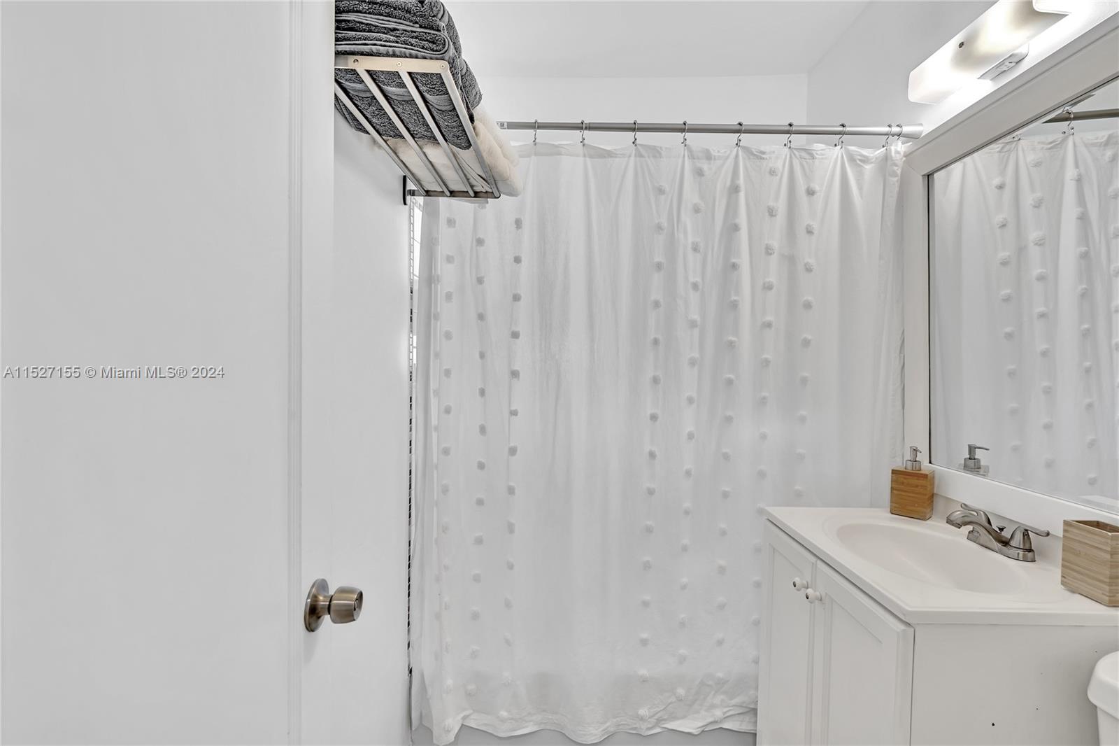1220 NE 128th St, North Miami, Florida 33161, 2 Bedrooms Bedrooms, ,1 BathroomBathrooms,Residential,For Sale,1220 NE 128th St,A11527155