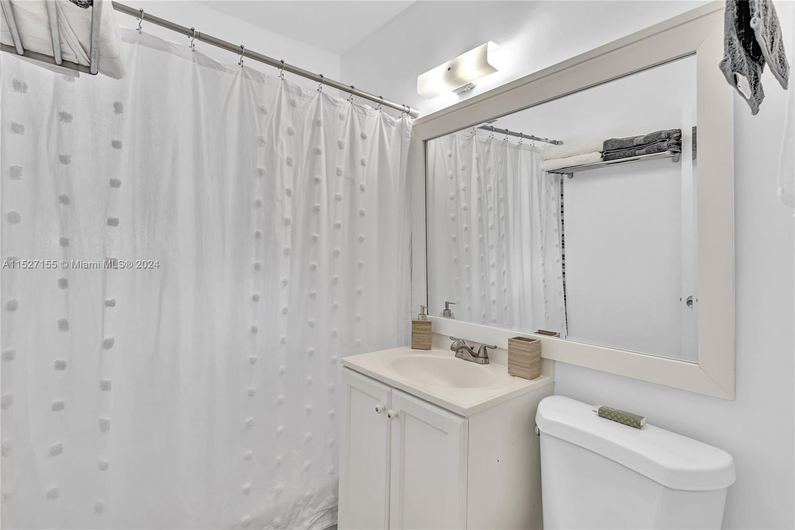 1220 NE 128th St, North Miami, Florida 33161, 2 Bedrooms Bedrooms, ,1 BathroomBathrooms,Residential,For Sale,1220 NE 128th St,A11527155