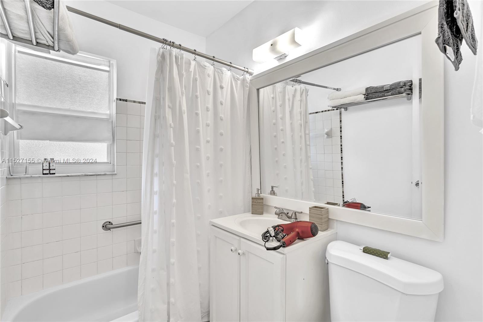1220 NE 128th St, North Miami, Florida 33161, 2 Bedrooms Bedrooms, ,1 BathroomBathrooms,Residential,For Sale,1220 NE 128th St,A11527155