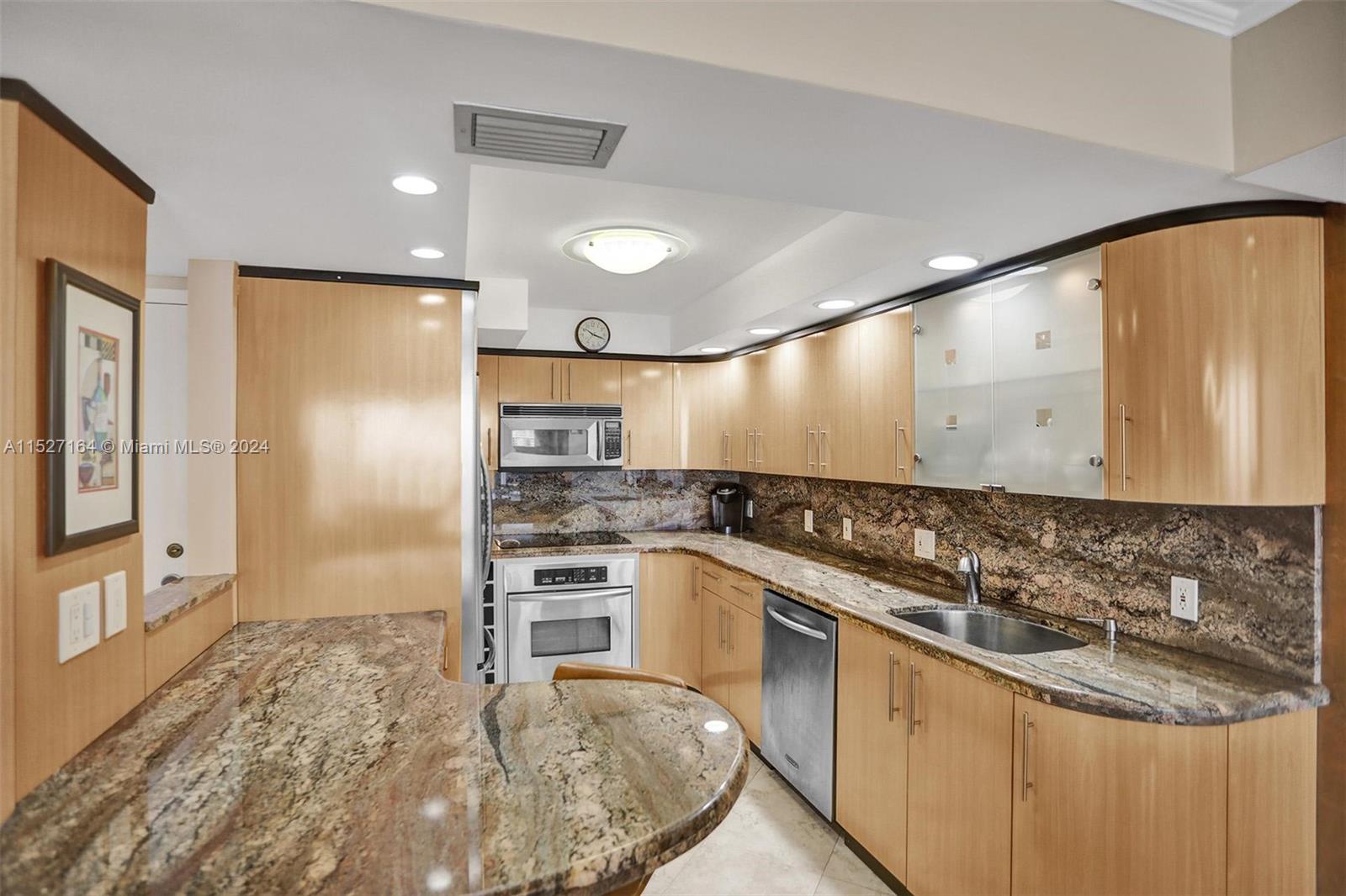 2201 S Ocean Dr 2804, Hollywood, Florida 33019, 2 Bedrooms Bedrooms, ,2 BathroomsBathrooms,Residentiallease,For Rent,2201 S Ocean Dr 2804,A11527164