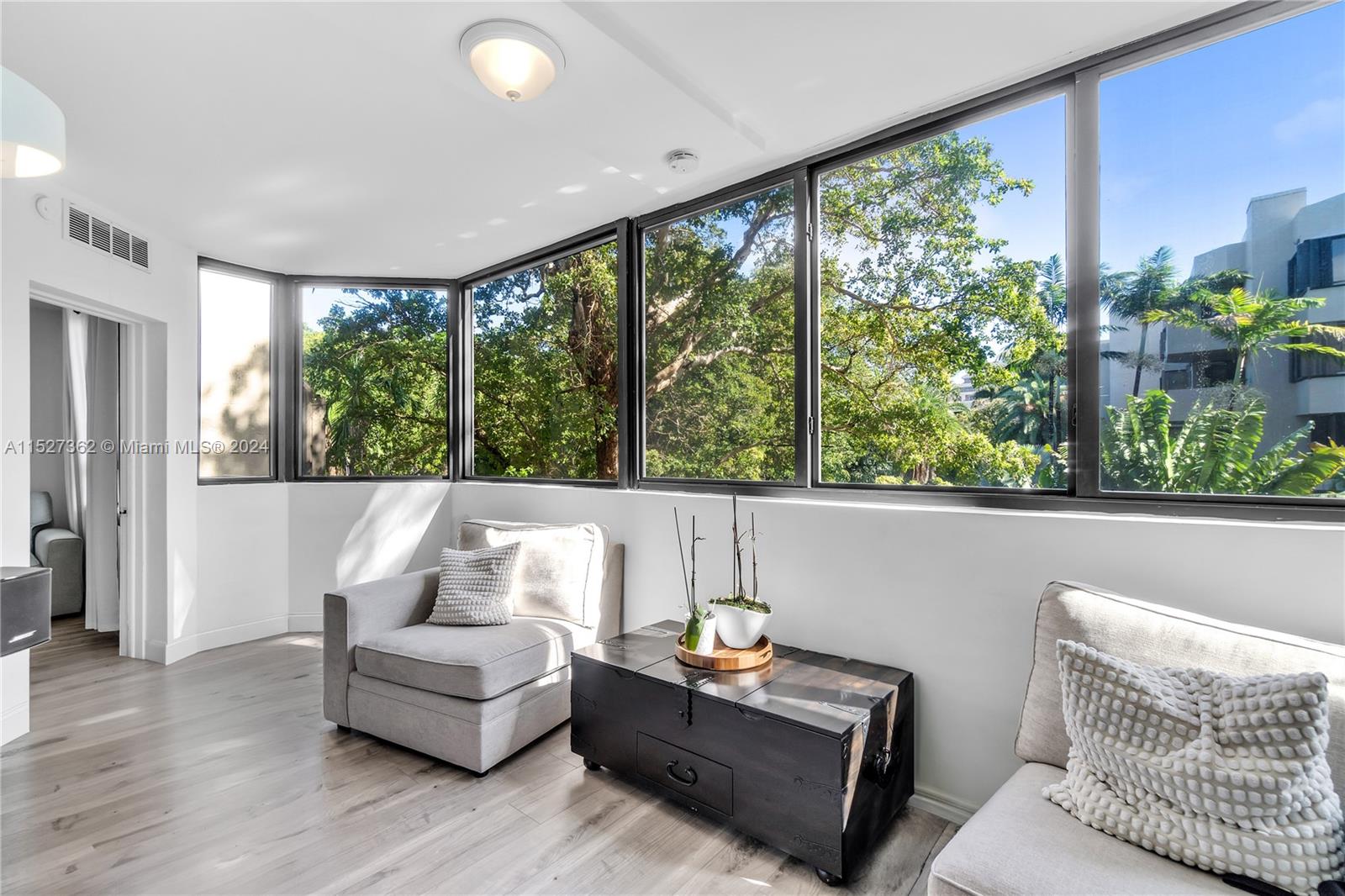 121 Crandon Blvd 256, Key Biscayne, Florida 33149, 3 Bedrooms Bedrooms, ,2 BathroomsBathrooms,Residential,For Sale,121 Crandon Blvd 256,A11527362