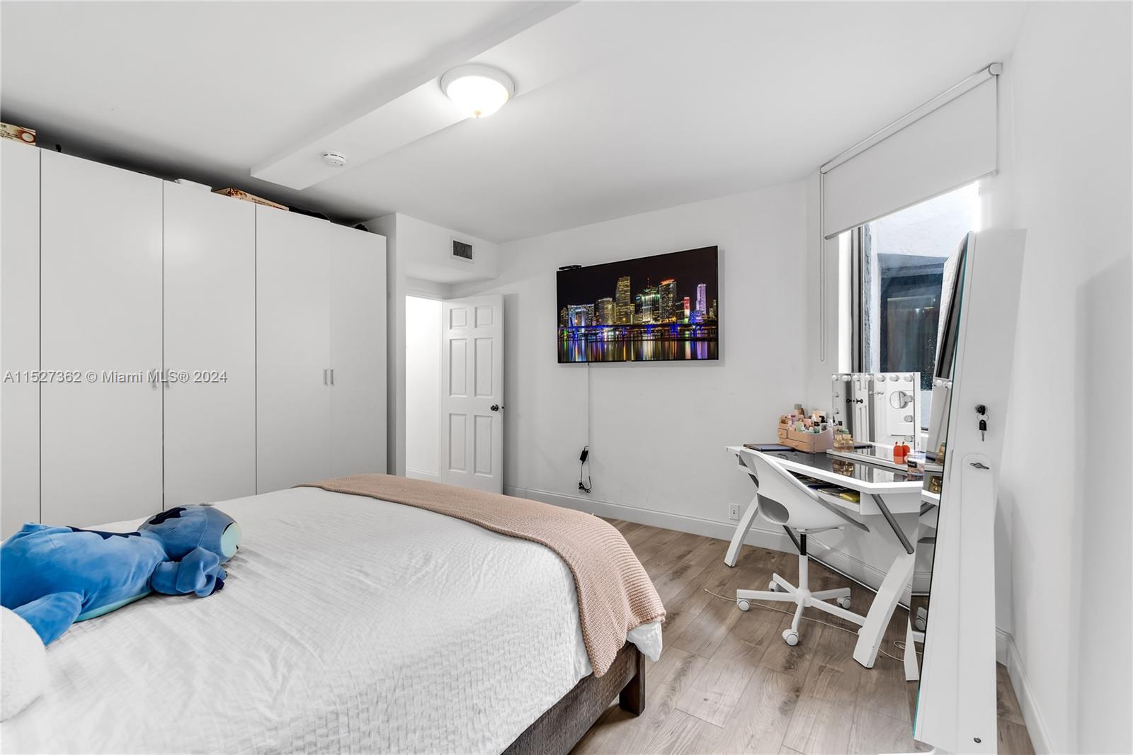 121 Crandon Blvd 256, Key Biscayne, Florida 33149, 3 Bedrooms Bedrooms, ,2 BathroomsBathrooms,Residential,For Sale,121 Crandon Blvd 256,A11527362