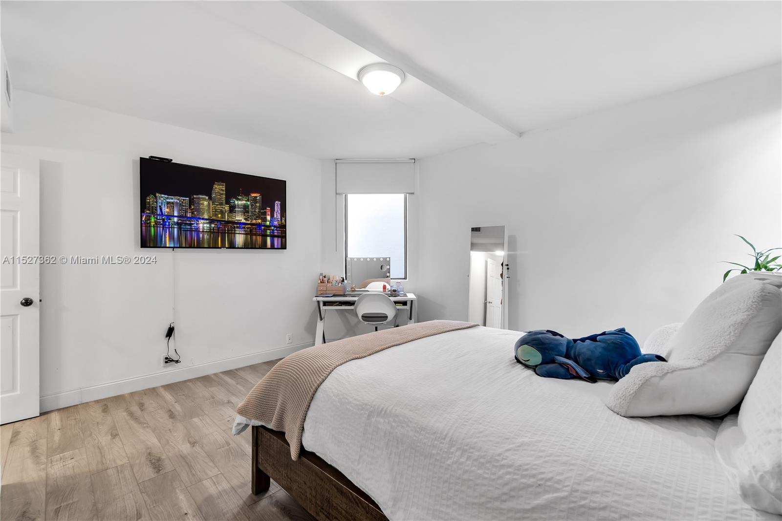 121 Crandon Blvd 256, Key Biscayne, Florida 33149, 3 Bedrooms Bedrooms, ,2 BathroomsBathrooms,Residential,For Sale,121 Crandon Blvd 256,A11527362