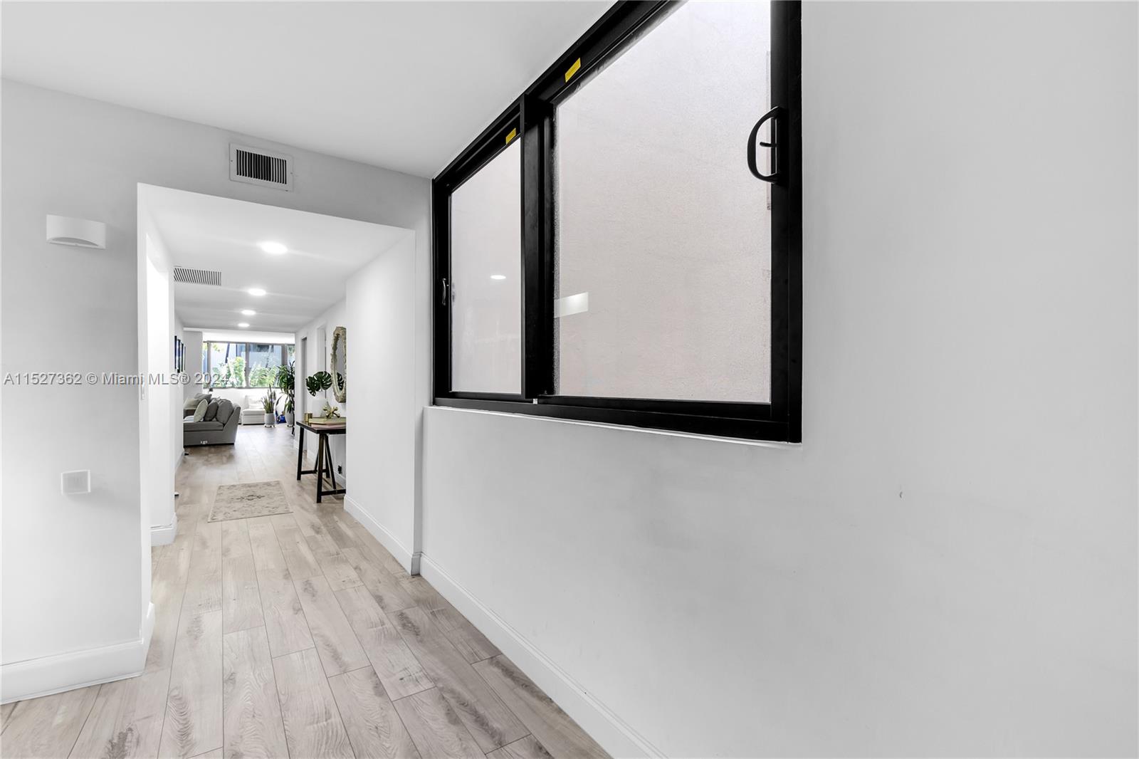121 Crandon Blvd 256, Key Biscayne, Florida 33149, 3 Bedrooms Bedrooms, ,2 BathroomsBathrooms,Residential,For Sale,121 Crandon Blvd 256,A11527362