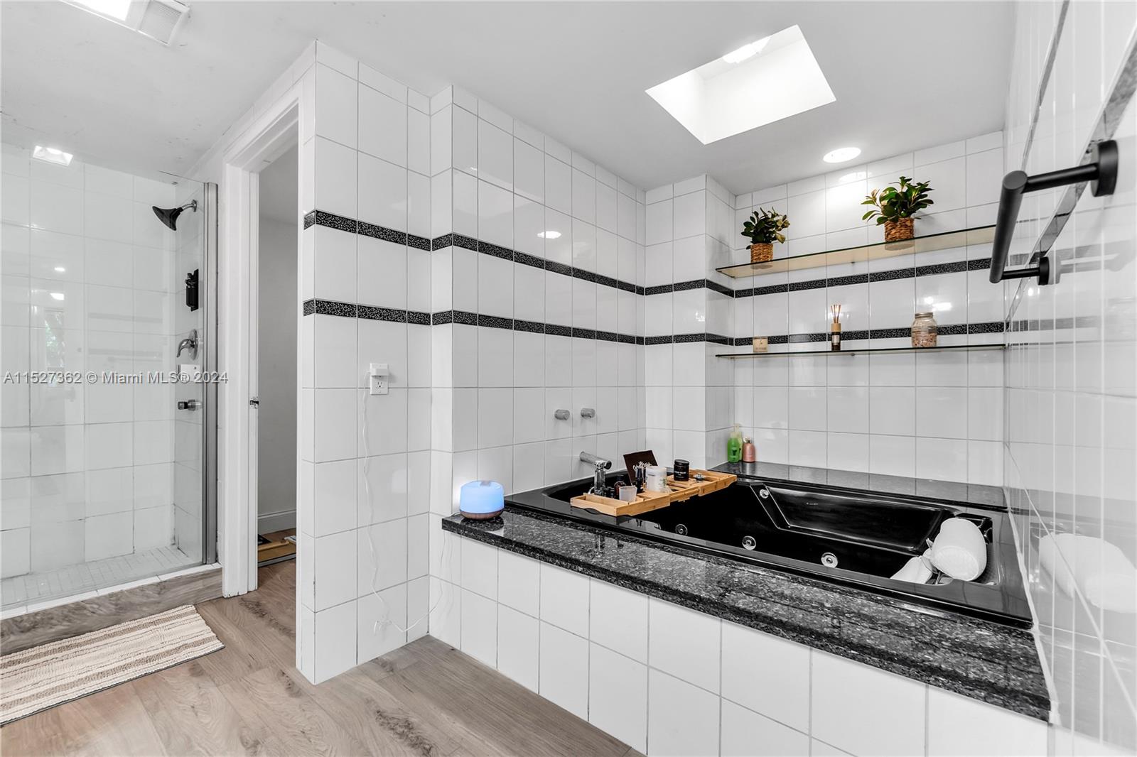 121 Crandon Blvd 256, Key Biscayne, Florida 33149, 3 Bedrooms Bedrooms, ,2 BathroomsBathrooms,Residential,For Sale,121 Crandon Blvd 256,A11527362
