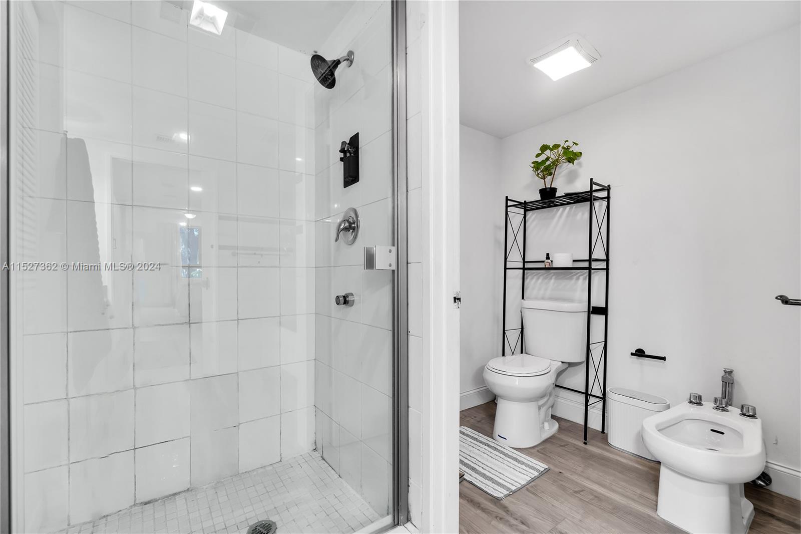 121 Crandon Blvd 256, Key Biscayne, Florida 33149, 3 Bedrooms Bedrooms, ,2 BathroomsBathrooms,Residential,For Sale,121 Crandon Blvd 256,A11527362