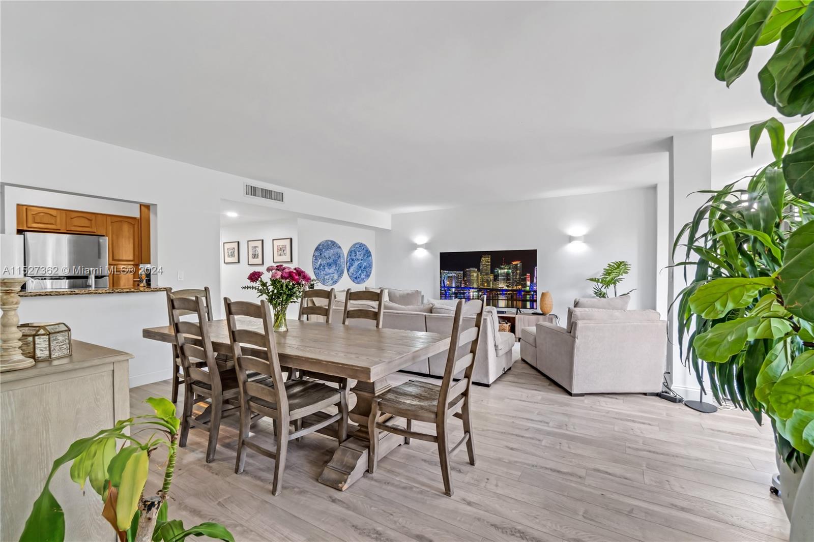 121 Crandon Blvd 256, Key Biscayne, Florida 33149, 3 Bedrooms Bedrooms, ,2 BathroomsBathrooms,Residential,For Sale,121 Crandon Blvd 256,A11527362