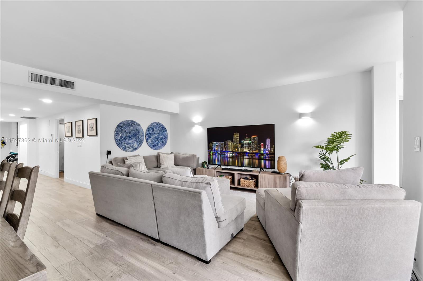 121 Crandon Blvd 256, Key Biscayne, Florida 33149, 3 Bedrooms Bedrooms, ,2 BathroomsBathrooms,Residential,For Sale,121 Crandon Blvd 256,A11527362