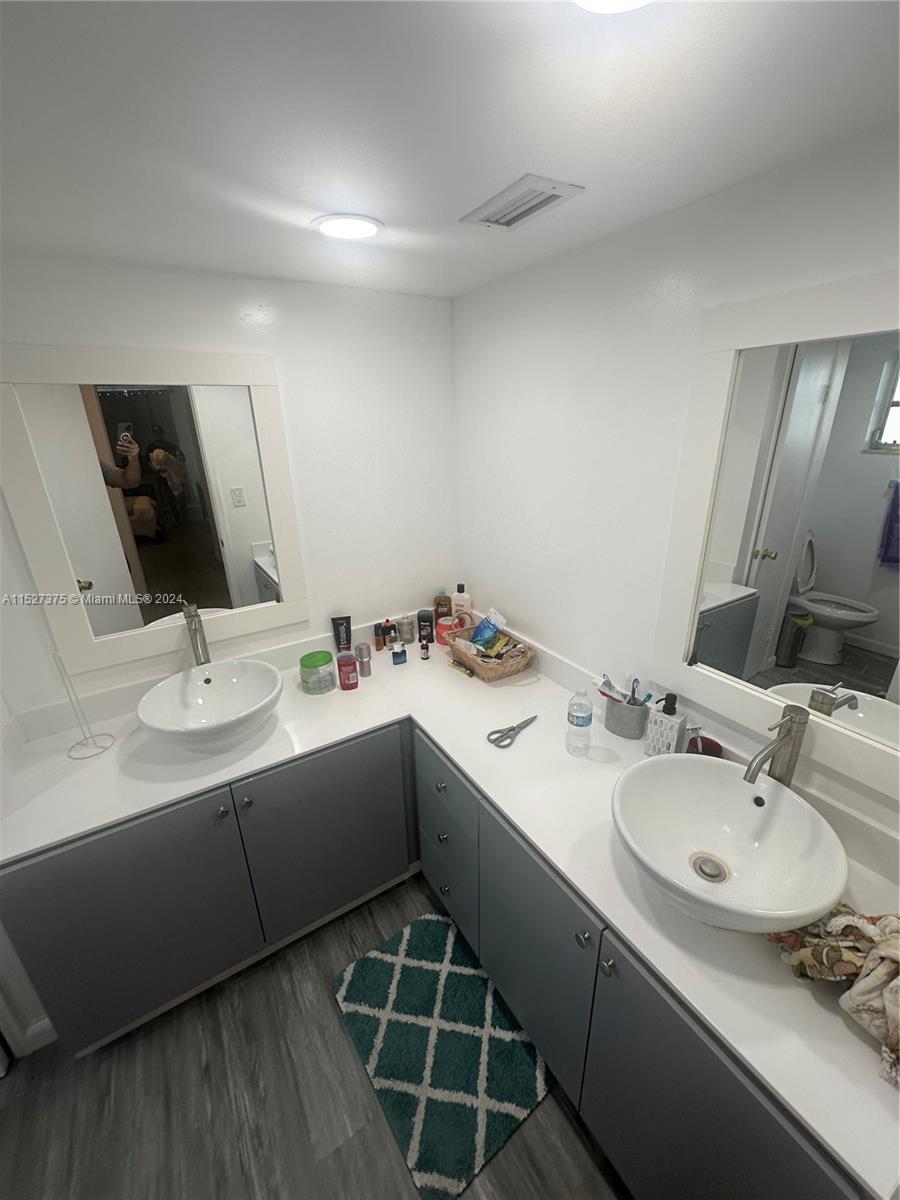 Miami, Florida 33179, 2 Bedrooms Bedrooms, ,2 BathroomsBathrooms,Residential,For Sale,A11527375