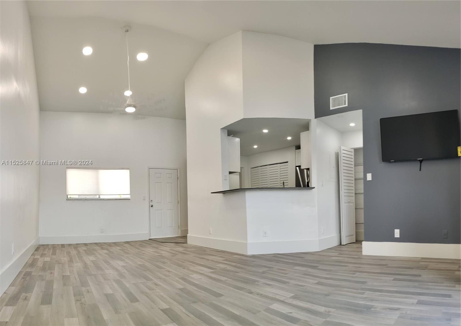 3425 NW 44th St 205, Oakland Park, Florida 33309, 2 Bedrooms Bedrooms, ,2 BathroomsBathrooms,Residentiallease,For Rent,3425 NW 44th St 205,A11525847