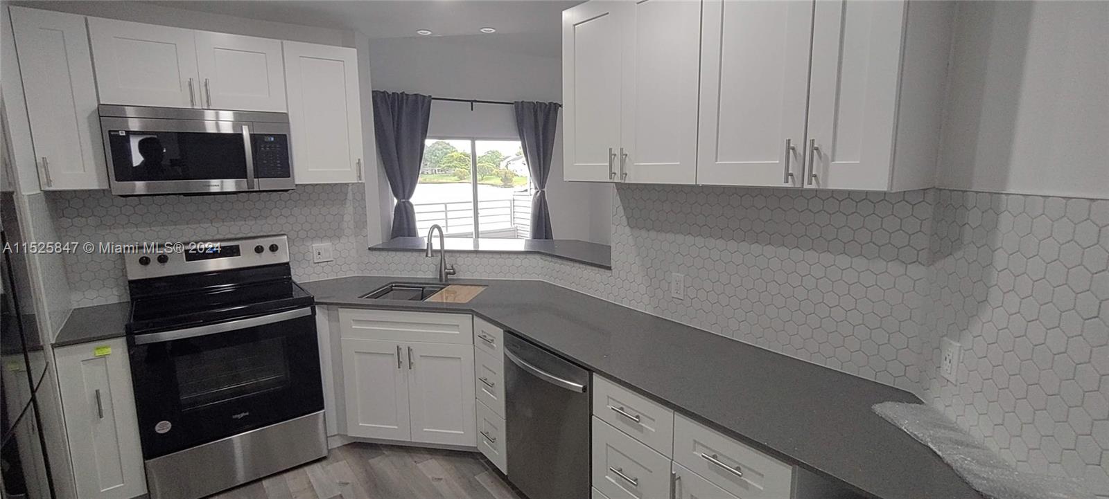 3425 NW 44th St 205, Oakland Park, Florida 33309, 2 Bedrooms Bedrooms, ,2 BathroomsBathrooms,Residentiallease,For Rent,3425 NW 44th St 205,A11525847