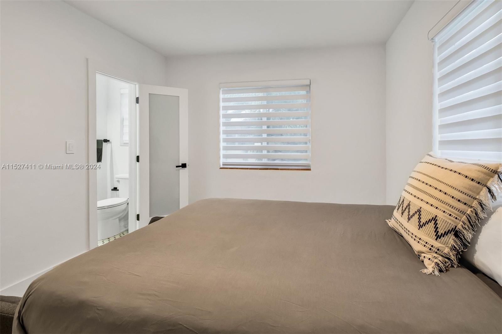 815 W 39th St, Miami Beach, Florida 33140, ,Residentialincome,For Sale,815 W 39th St,A11527411